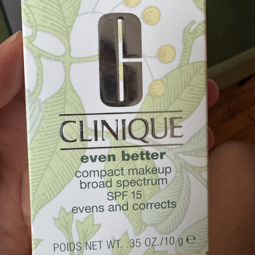 Clinique Sunscreen Compact with SPF 15